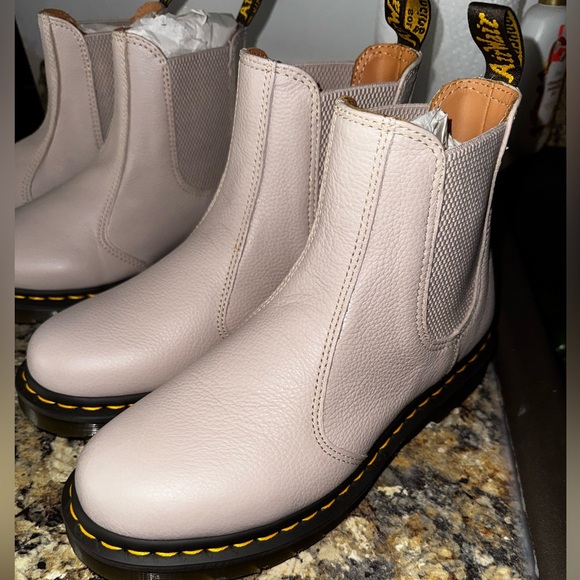 Dr. Martens Shoes - Dr. Martens Women's 2976 Virginia Chelsea Boot  size 8
